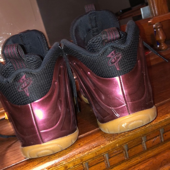 Maroon - Picture 2 of 3